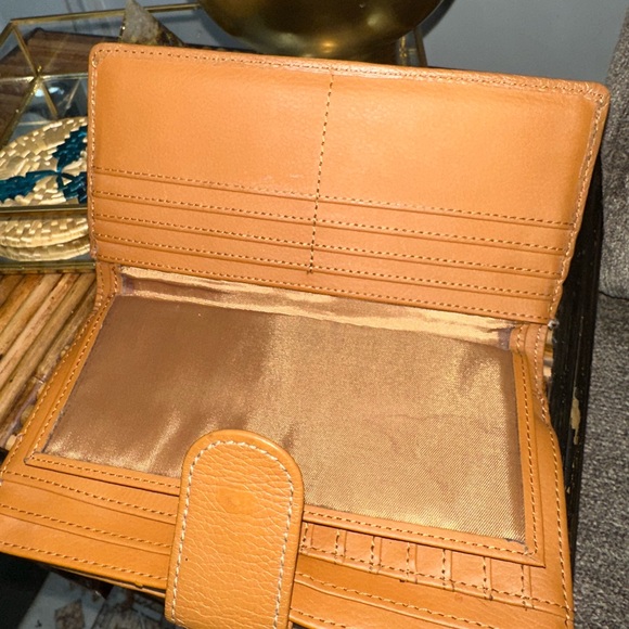 Vintage Genuine Leather Tan Kiss Lock Wallet - Picture 5 of 7